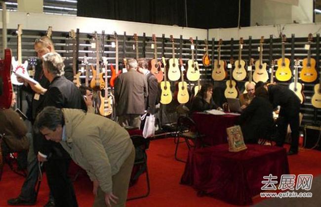 俄罗斯乐器展展示全新乐器产品、专业照明及音频技术