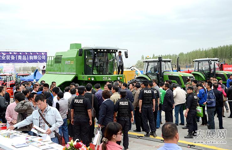農機界“奔馳”“寶馬”亮相新疆農業機械展會