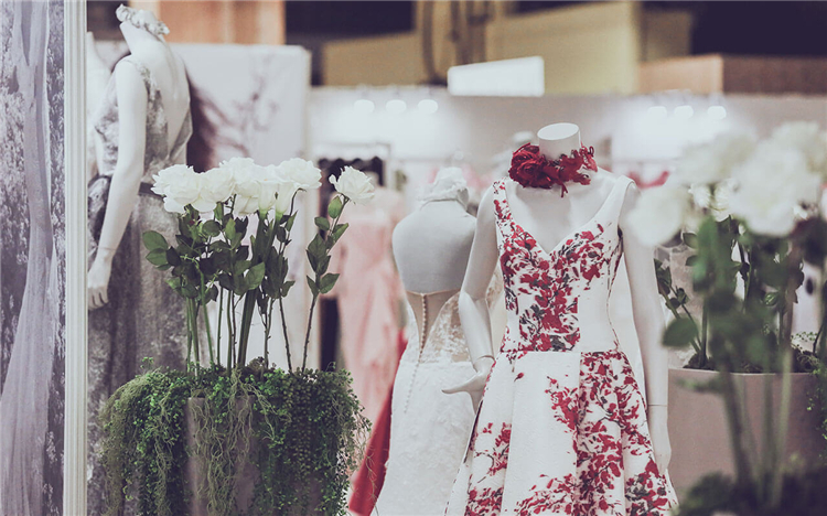 浪漫之都法国巴黎，一场展会带你体验顶尖婚纱设计！