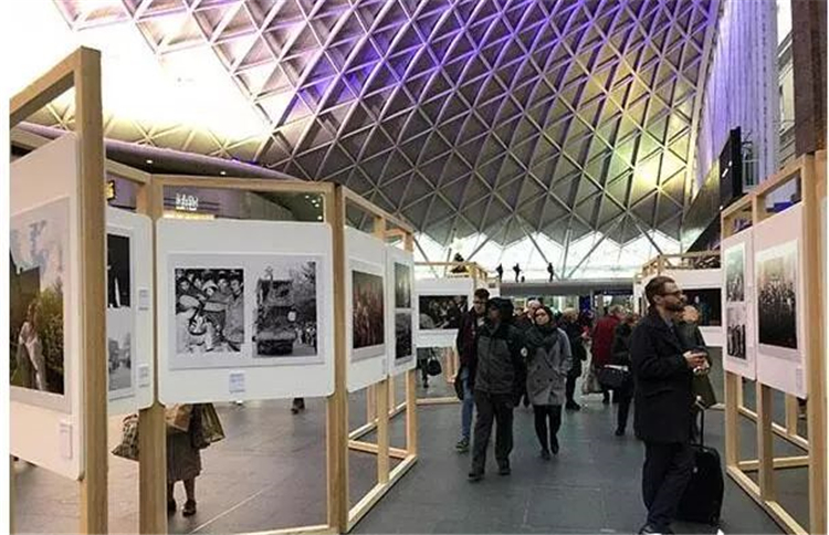 改革开放40周年大型图片展在英国伦敦开幕 改革开放40周年大型图片展在英国伦敦开幕