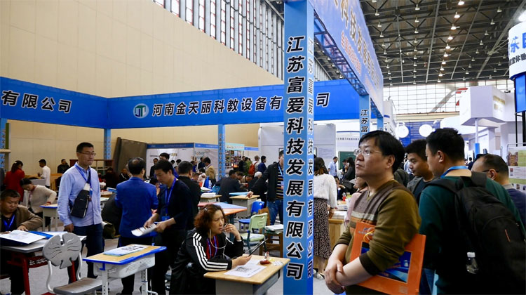 郑州教育展开幕在即,布展工作紧锣密鼓进行中 郑州教育展开幕在即,布展工作紧锣密鼓进行中
