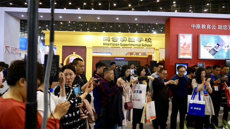 郑州教育展开幕在即,布展工作紧锣密鼓进行中 郑州教育展开幕在即,布展工作紧锣密鼓进行中