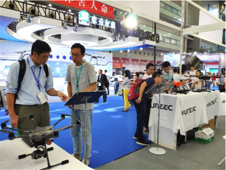 深圳无人机展览会吸引400余家国内外企业参展