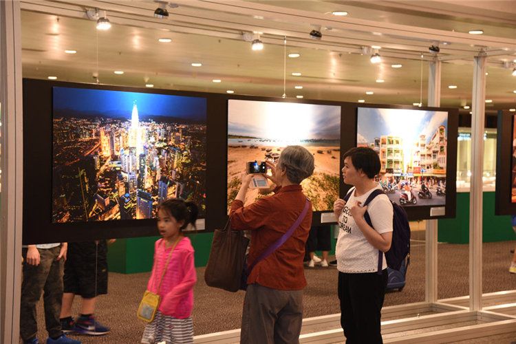 第30届香港书展览会揭幕 破纪录686家展商参与
