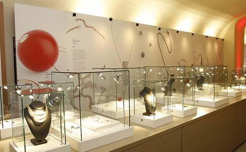 阿聯(lián)酋阿布扎比珠寶首飾鐘表展覽會(huì )