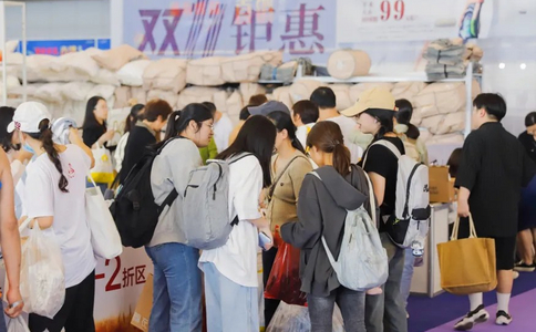 寧波國際服裝貼牌定制暨面輔料展覽會(huì )